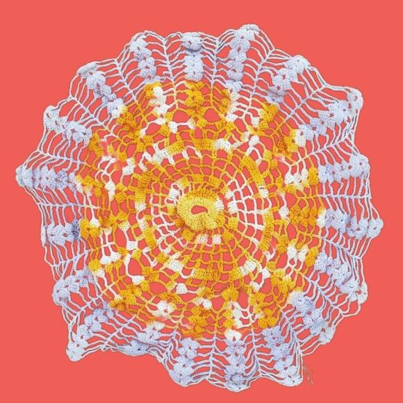 Vintage Ombre Crochet Doily Boho Whimsygoth Cottagecore Maximalism - Picture 1 of 3